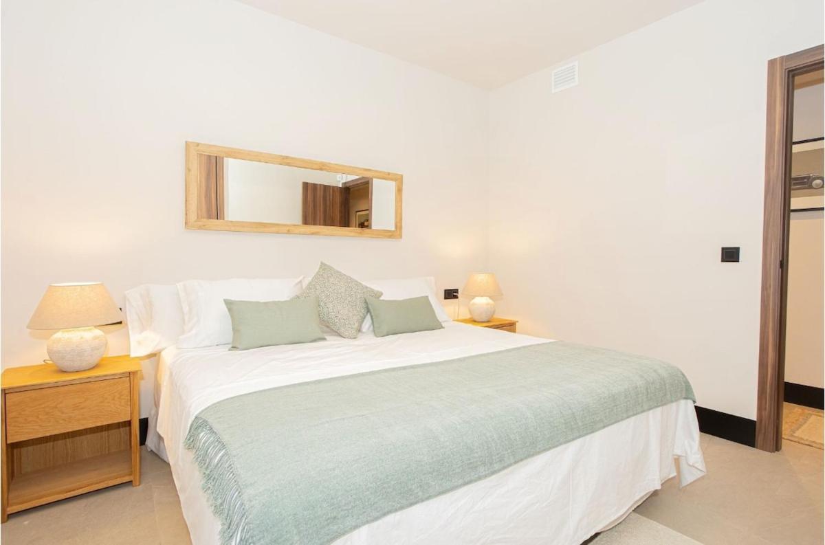 New Modern 3 Bedrooms With Ocean Views Apartment