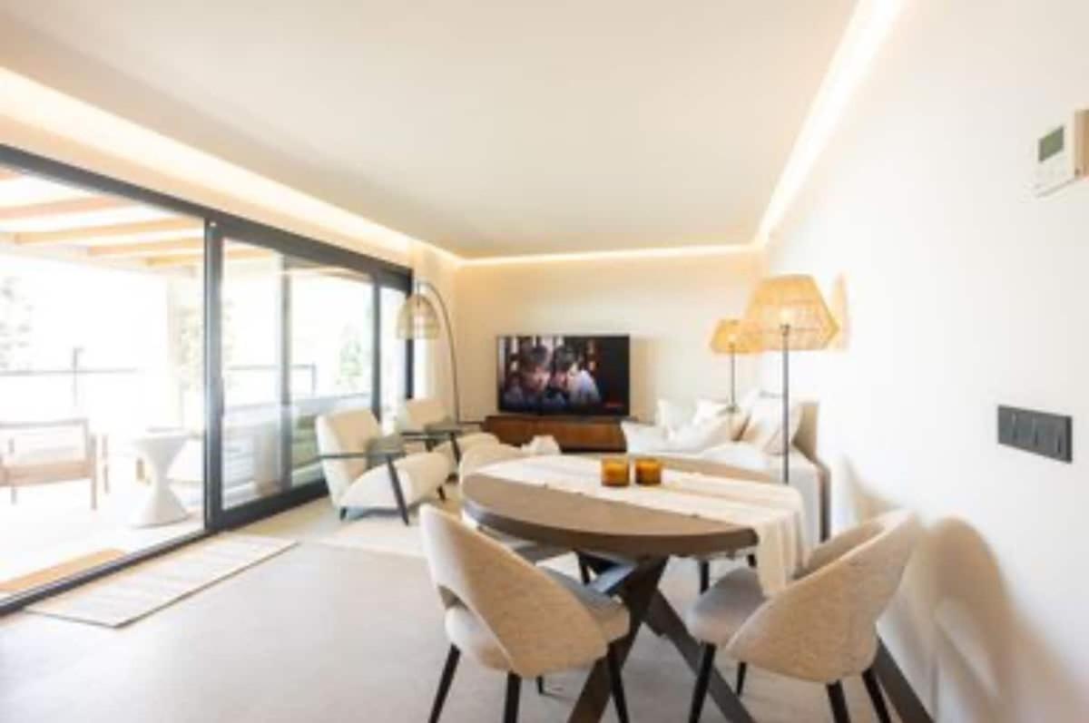 New Modern 3 Bedrooms With Ocean Views Apartment