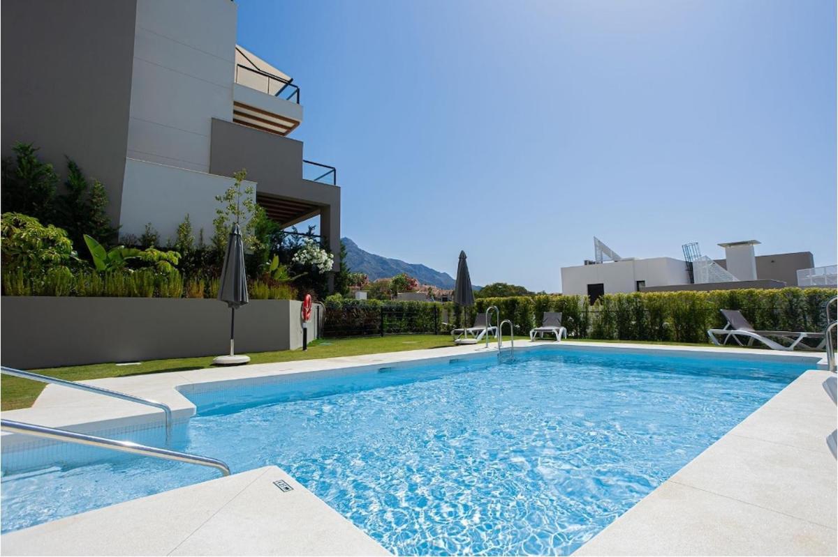 New Modern 3 Bedrooms With Ocean Views Apartment *