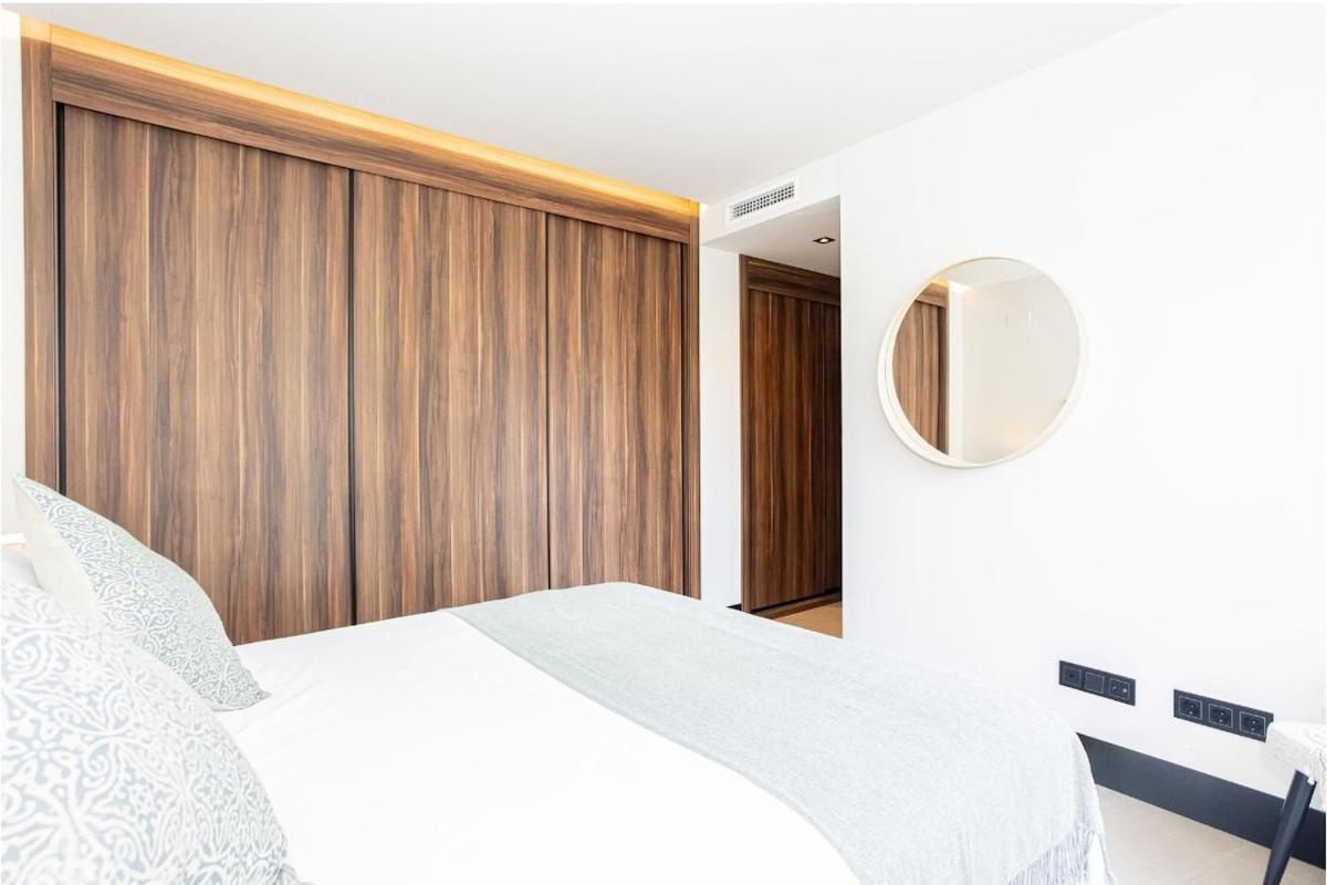 New Modern 3 Bedrooms With Ocean Views *