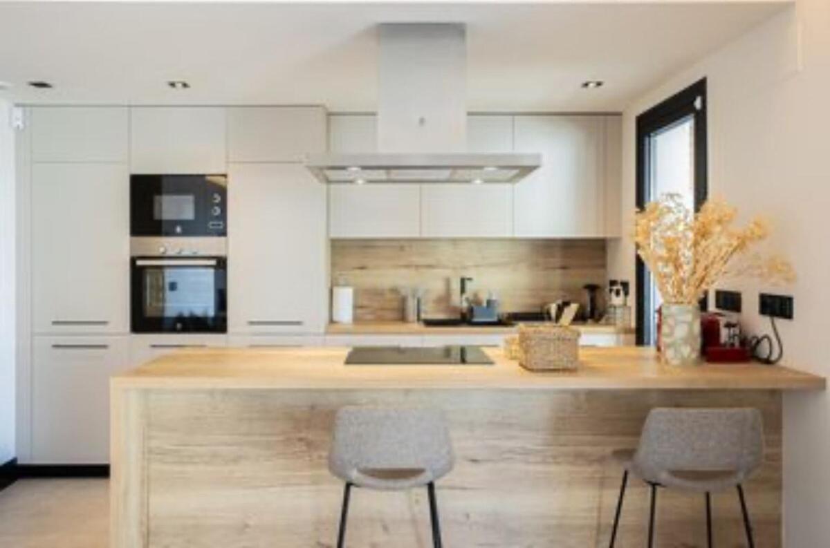 New Modern 3 Bedrooms With Ocean Views Apartment